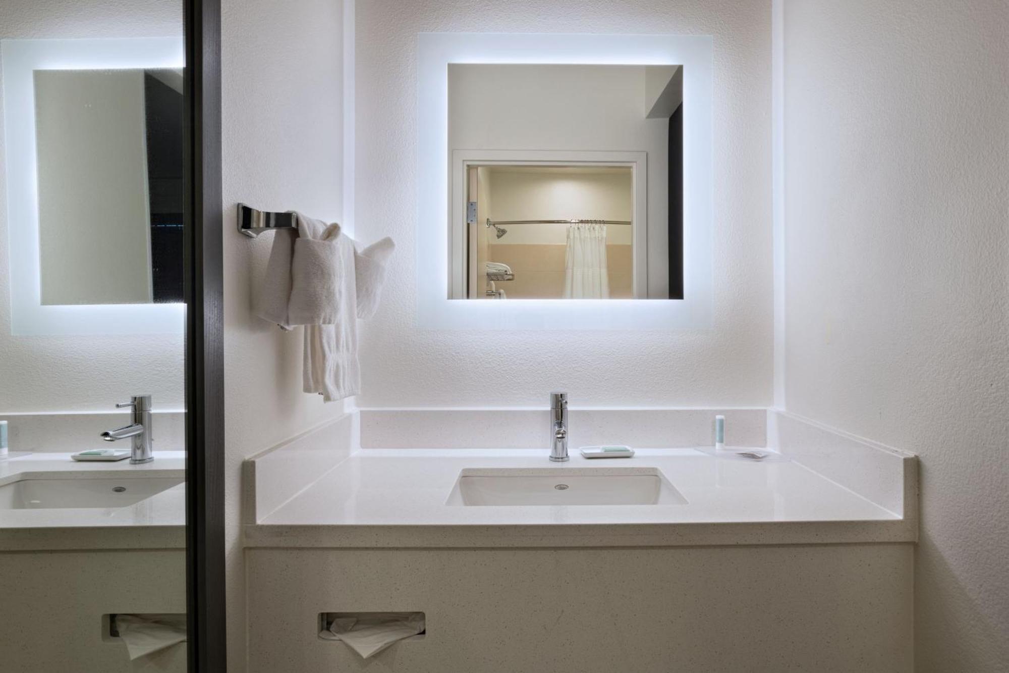 Springhill Suites By Marriott Dallas Dfw Airport East Las Colinas Irving Exterior photo
